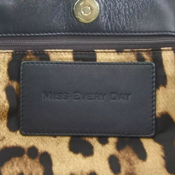 Auth DOLCE&GABBANA Chain Handbag Black/Gold Leather/Metal - Picture 6 of 14